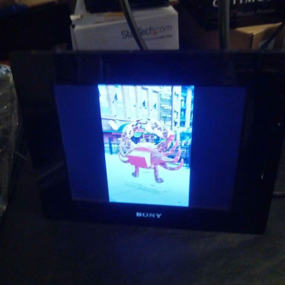 Sony s-frame digital photo frame DPF-D810 8" - Picture 4 of 4